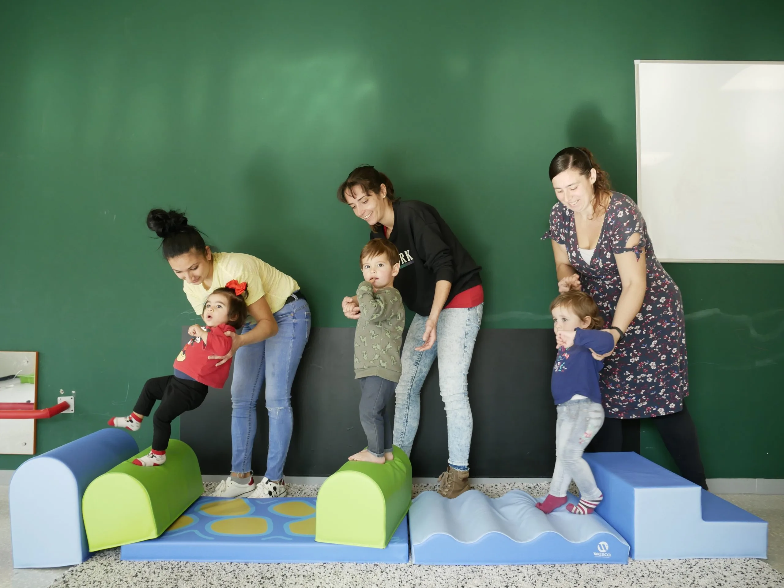 3 Mares i 3 fills en un espai del SOAF - Casal Familiar Raval