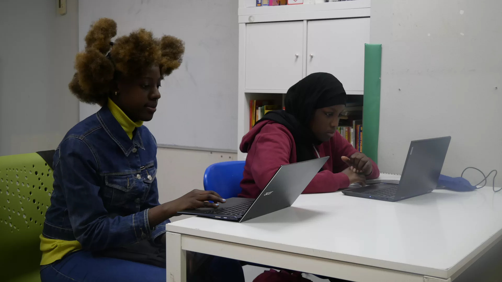 Joves Cims: Programa d'acompanyament educatiu i vital per a noies joves de 12 a 18 anys 2026