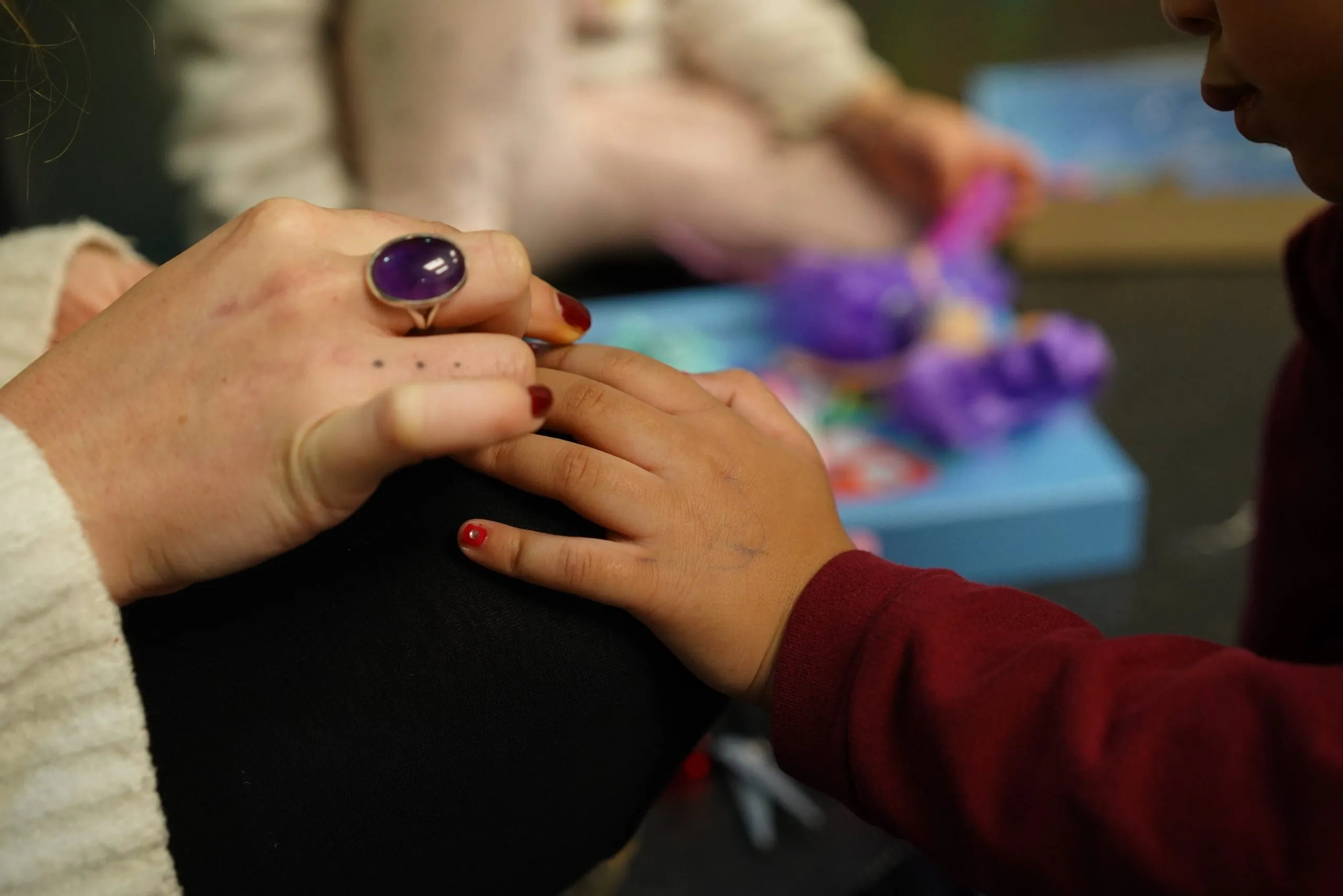 Mans mare i filla. Creant Vincles contra la Violència