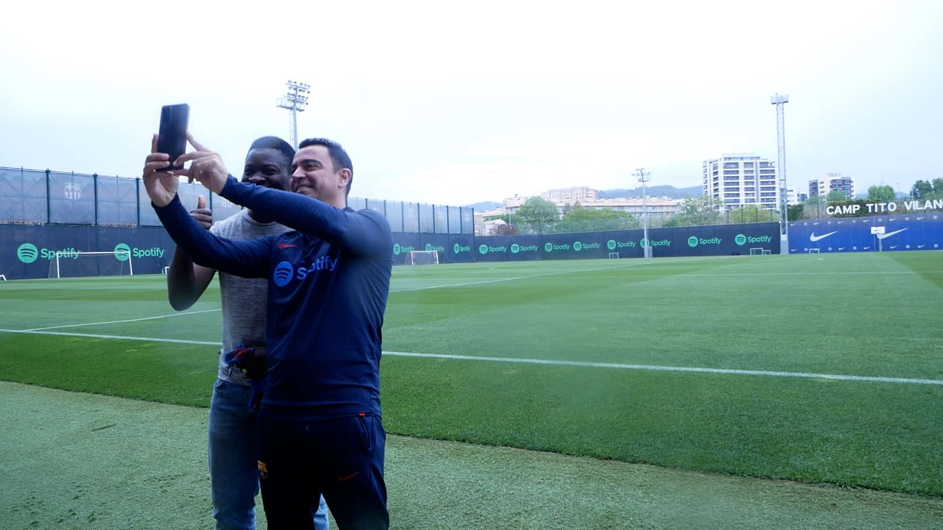 En Tchacka i en Xavi es fan una selfie.