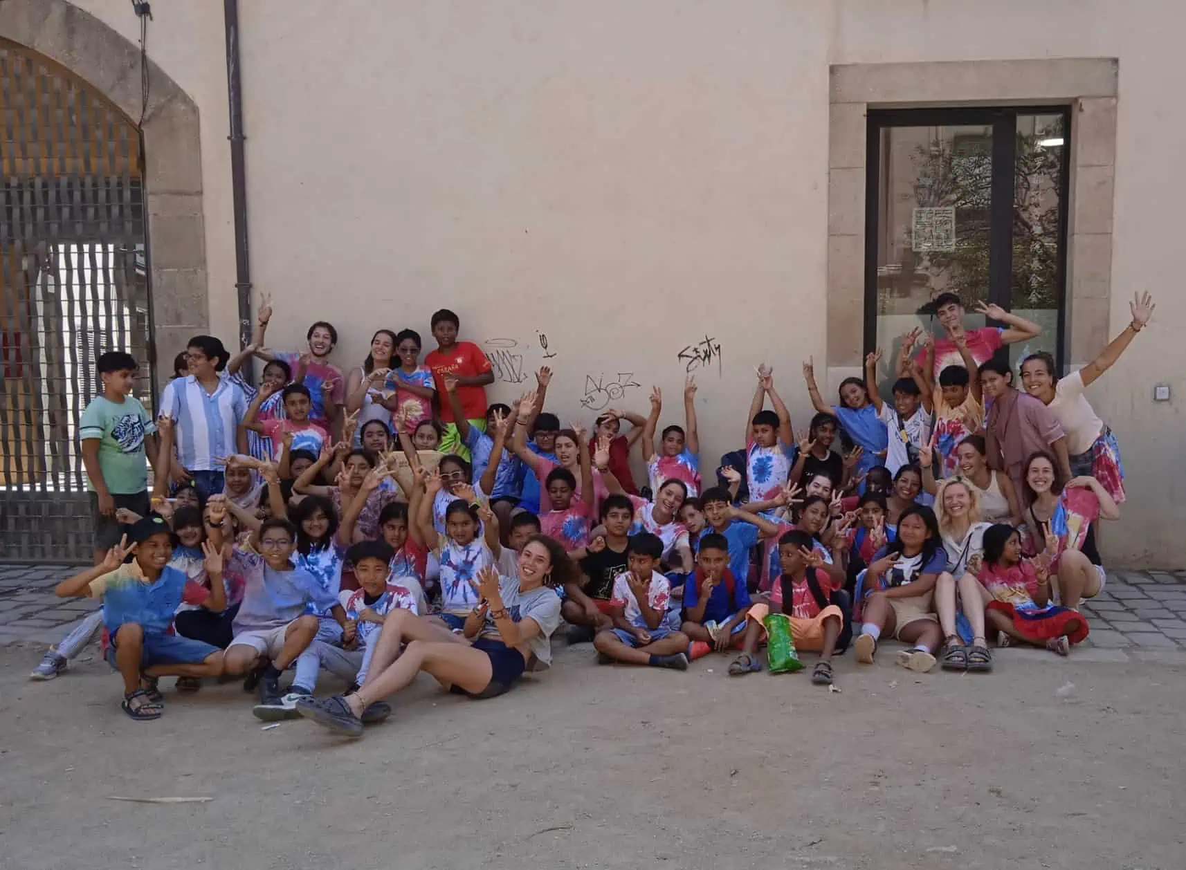 La imatge grupal de Casal d'estiu en una excursió de sortida.