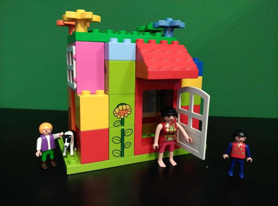 Representació del dret a l'habitatge amb joguines al servei Vincles de Salt