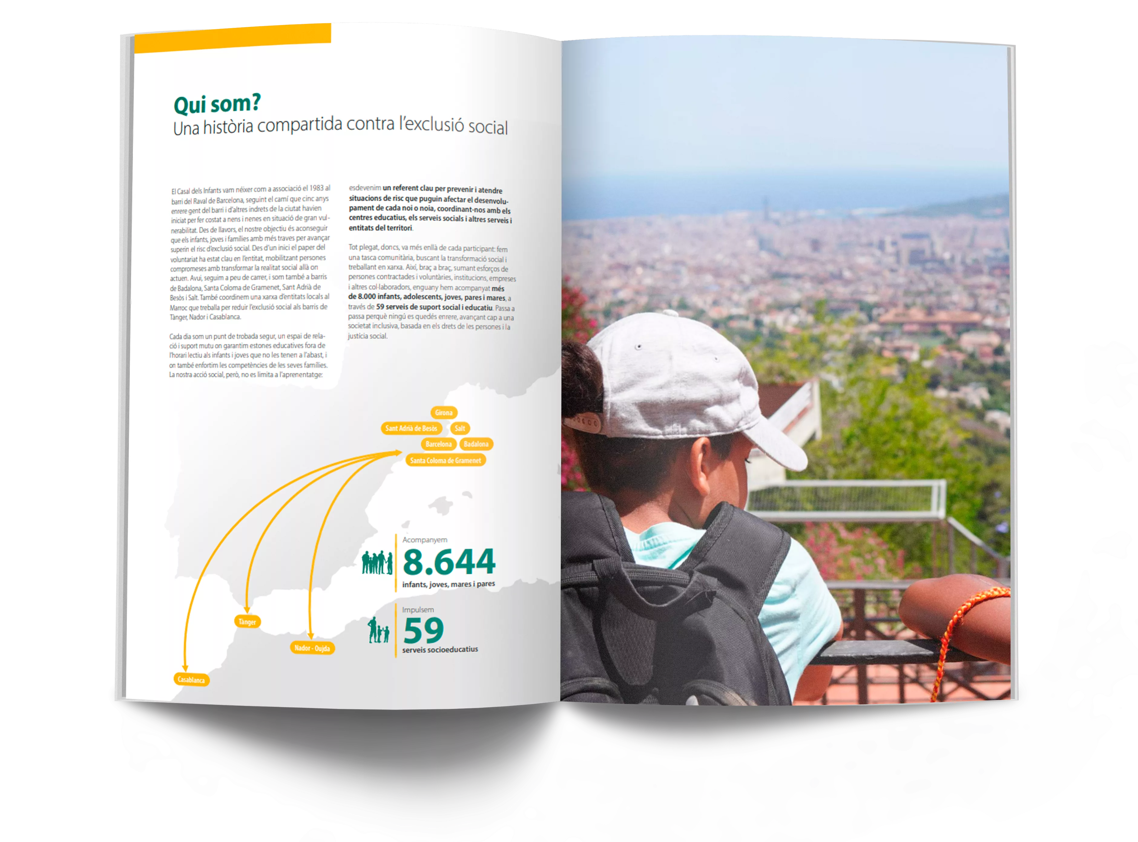 Nens i Nenes braços a amunt amb somriures