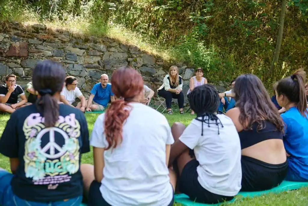 La consellera Violant Cervera visita els campaments del Casal dels Infants a Tavascan